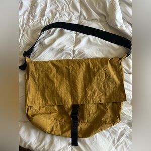 Camel Baggu sport messenger bag.